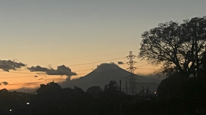 自然館泉ベリーキャンプ場内夕景　富士山